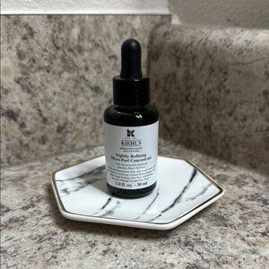 Kiehl's Midnight Refining Micro-Peel Concentrate - Black and White